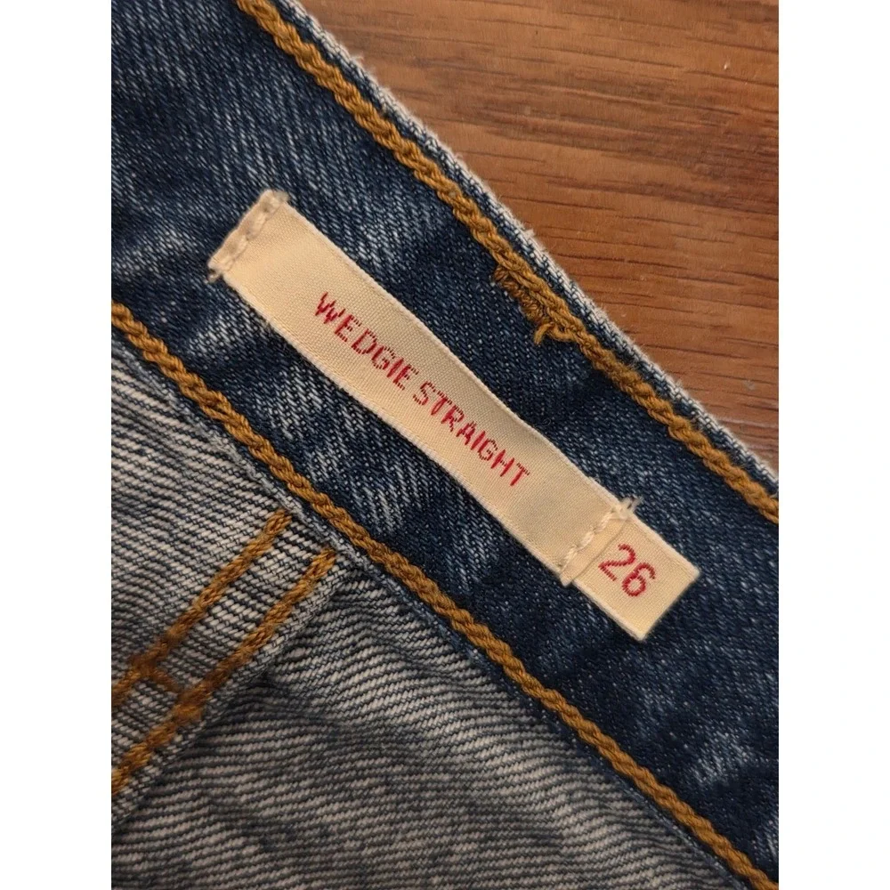 Levis Wedgie Straight Jeans Womens 26‎ Distressed Med Wash Button Fly High Rise